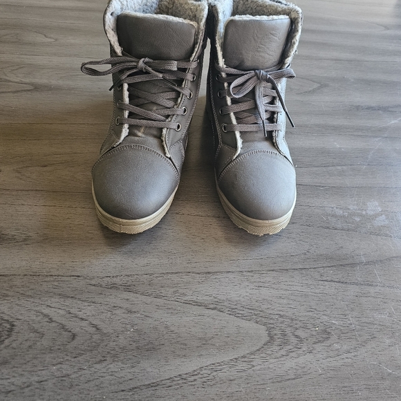 NWOB VERSA Ankle Boots Size 8.5 - Picture 5 of 6